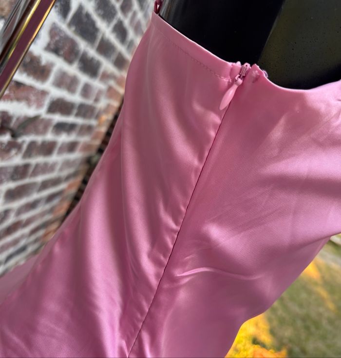 👗 Robe rose moulante satinée à fines bretelles Taille 36 – Shein - photo numéro 3