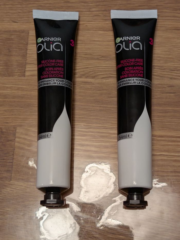 Lot de 2 soins après coloration Garnier Olia Neufs
Sans silicone, 54 ml - photo numéro 2