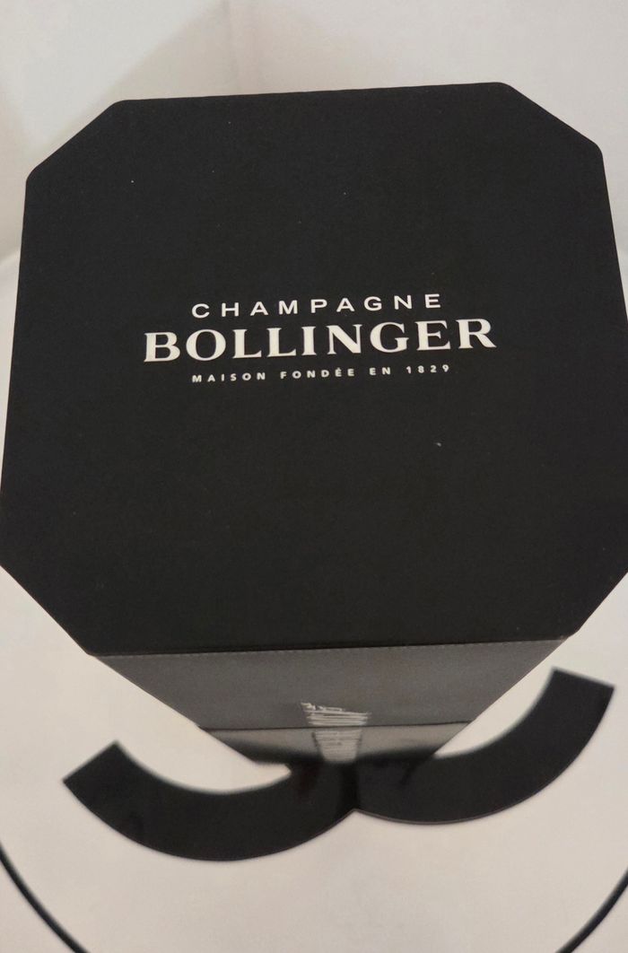 Coffret Bollinger 007 James Bond – Millésime 2009 – Boîte de collection en excellent état - photo numéro 3