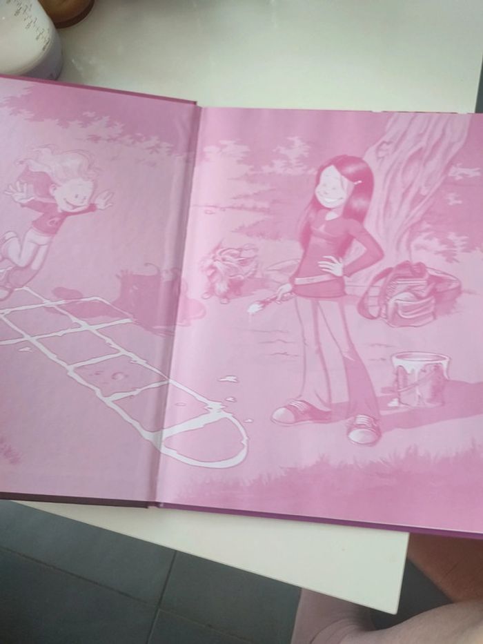 BD les sisters un air de famille tome 1 très bon état - photo numéro 6