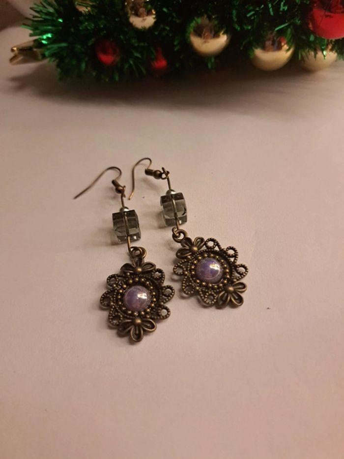 Boucles d'oreilles pendante violet et bronze - photo numéro 7