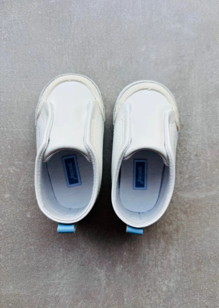 Magnifiques baskets en cuir souple bébé Jacadi blanches et bleu ciel neuves - photo numéro 2