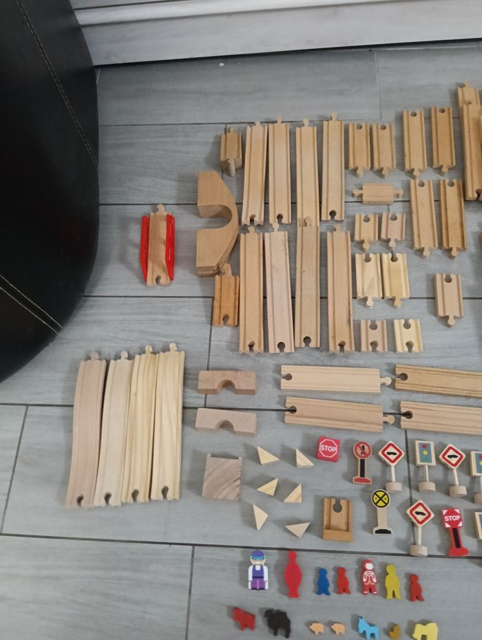 Lot circuit de train en bois - photo numéro 6