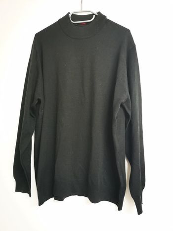 Pull moulant col rond noir taille L