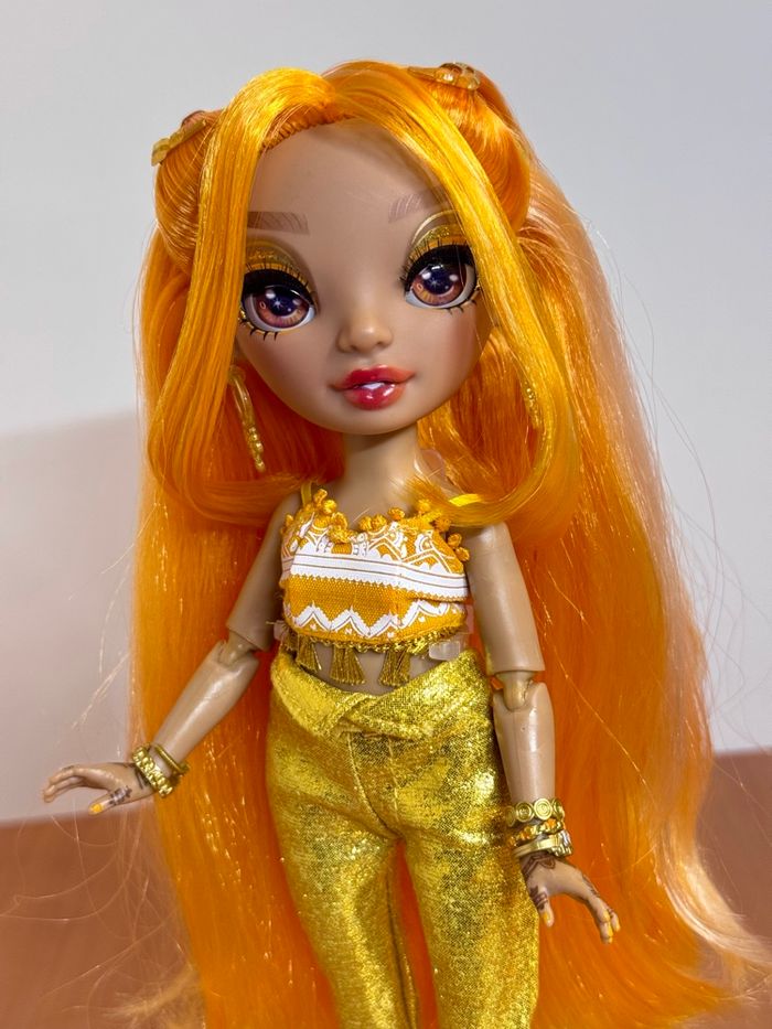 Meena Rainbow High - photo numéro 2