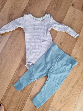 Ensemble bodie + legging PetitBateau en 6mois