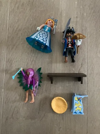 Lot de 3 figurines Playmobil et accessoires