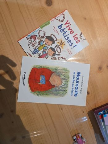 Lot de 2 livres facile a lire