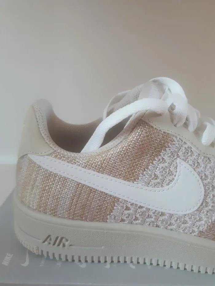 Nike Air Force 1 Flyknit/neuves/ (38.5) - photo numéro 2