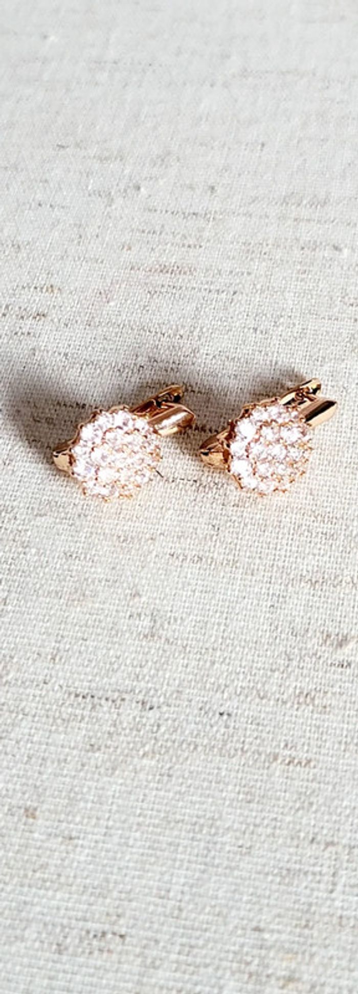 Boucles d’oreilles rondes dorées à strass – effet fleur scintillante + boîte cadeau - photo numéro 2