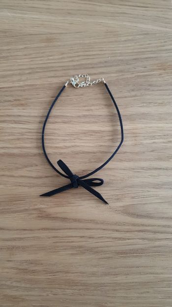 Collier ras du cou noir