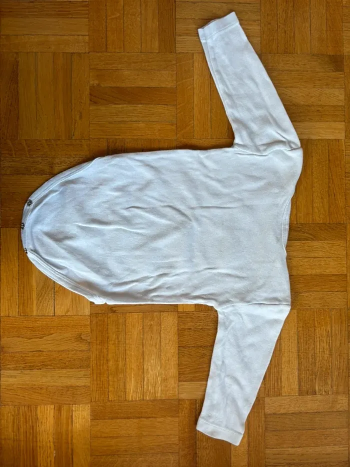 Lot de 3 bodies manches longues 6 mois très bon état - photo numéro 10