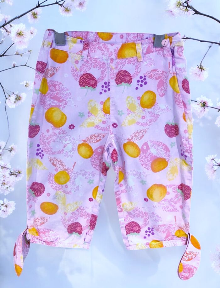 CATIMINI - ENSEMBLE 2P FILLE MOTIF FRUITS, DÉTAILS BRODERIES FLEURS & VOLANTS 4A - photo numéro 6