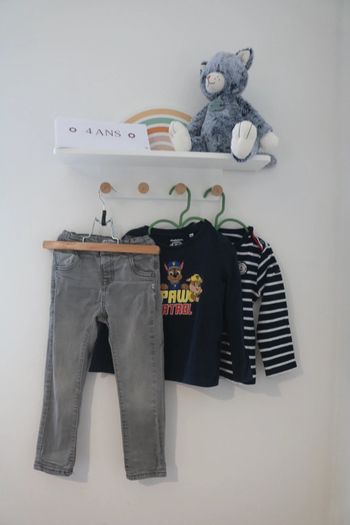 Ensemble hauts Nickeledeon/Terre de marins et patnalon Gémo 4 ans