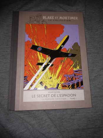 Bande dessinée Blake et Mortimer le Secret de l'Espadon tome 1 avec un poster offert