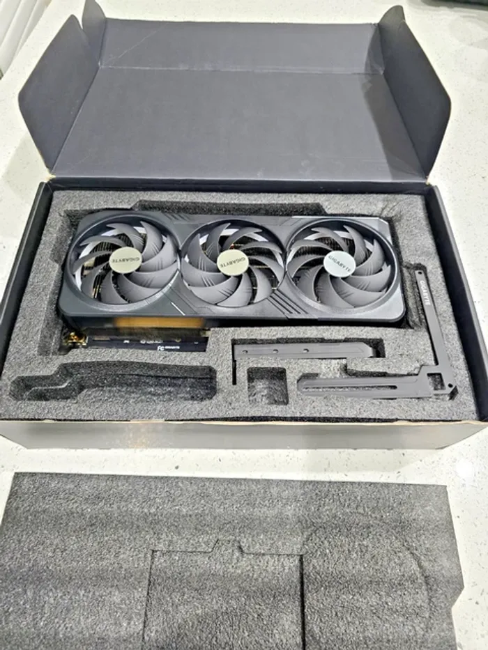 GIGABYTE GeForce RTX 4090 GAMING OC 24G - photo numéro 2