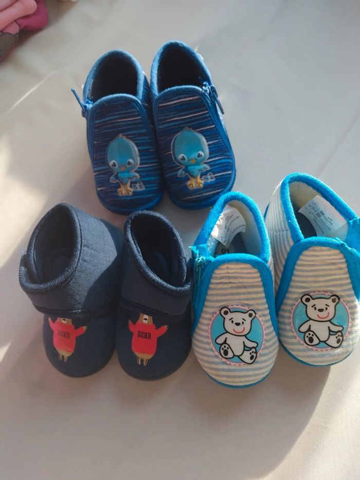 Lot chaussons bébé taille 18