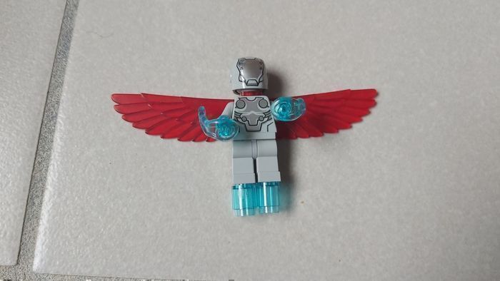 Lego Marvel Super Heroes 76076 La poursuite en avion de Captain América - photo numéro 5