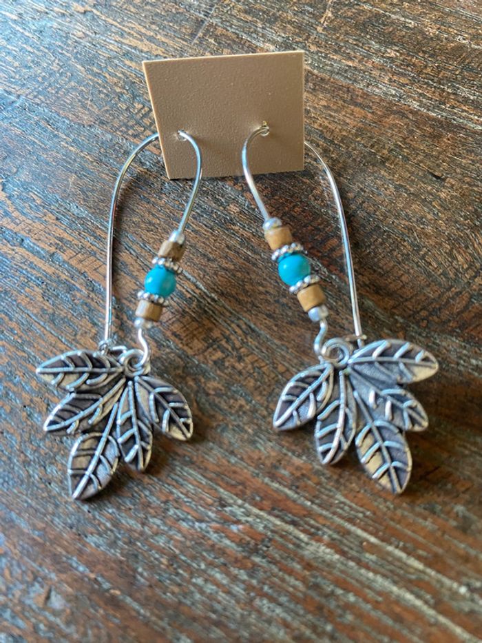 Magnifiques boucles d’oreilles feuilles et perles - photo numéro 3