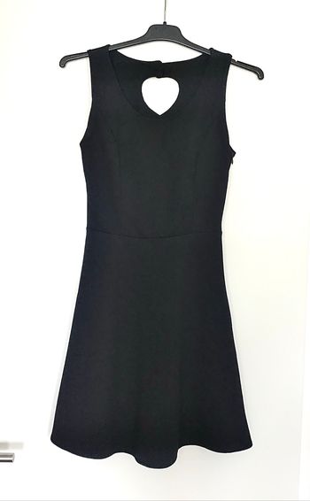 Robe noire découpes coeurs au dos T 34/36