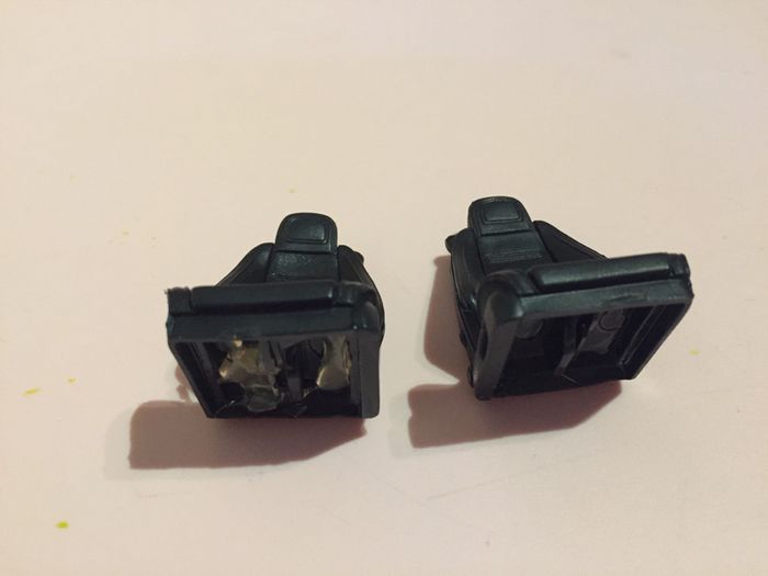 Lot x2 siège avant pièce miniature Norev Volkswagen golf v gti zender 1/18 - photo numéro 2