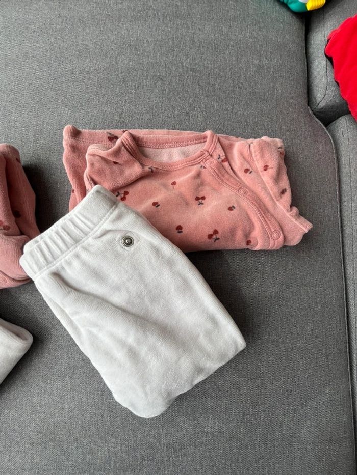 2 pyjamas bébé - photo numéro 2