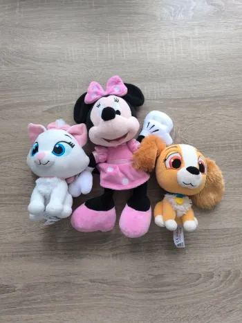 Lot de trois peluches Disney Marie lady et Minnie
