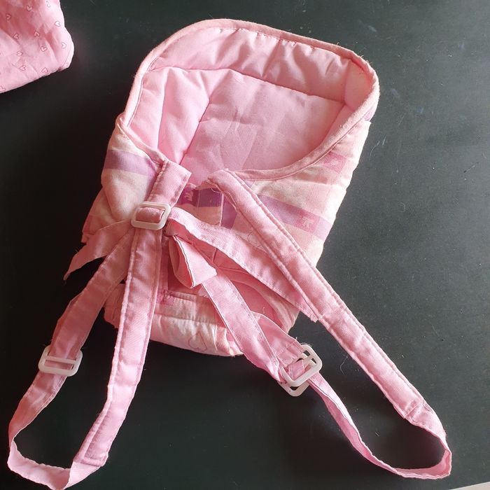 Porte bébé jouet rose