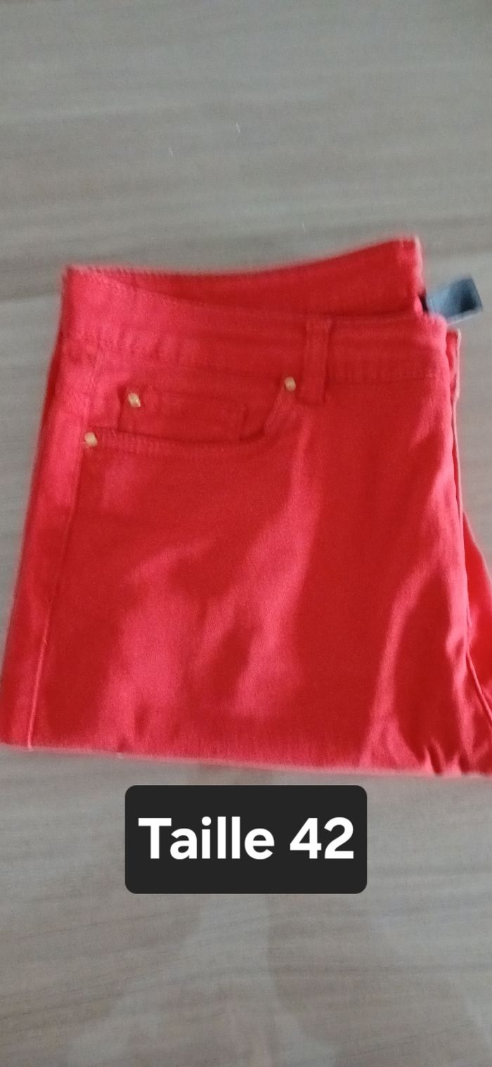 Pantacourt Taille 42 marque b.a.basic