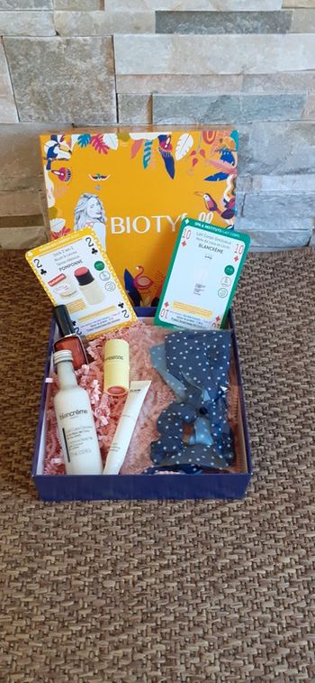 Boîte cosmétiques visage et corps Biotyfull Box