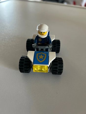 Lego policier et quad