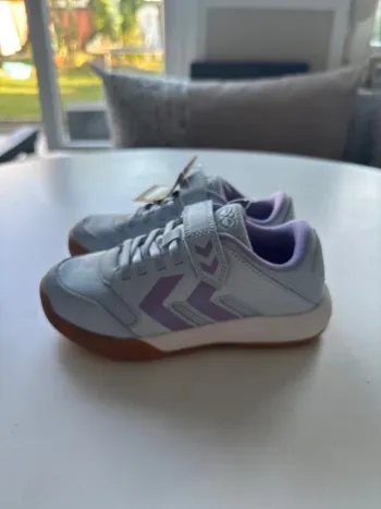 Baskets Hummel bleu clair et violet – Taille 33 – Neuves étiquette