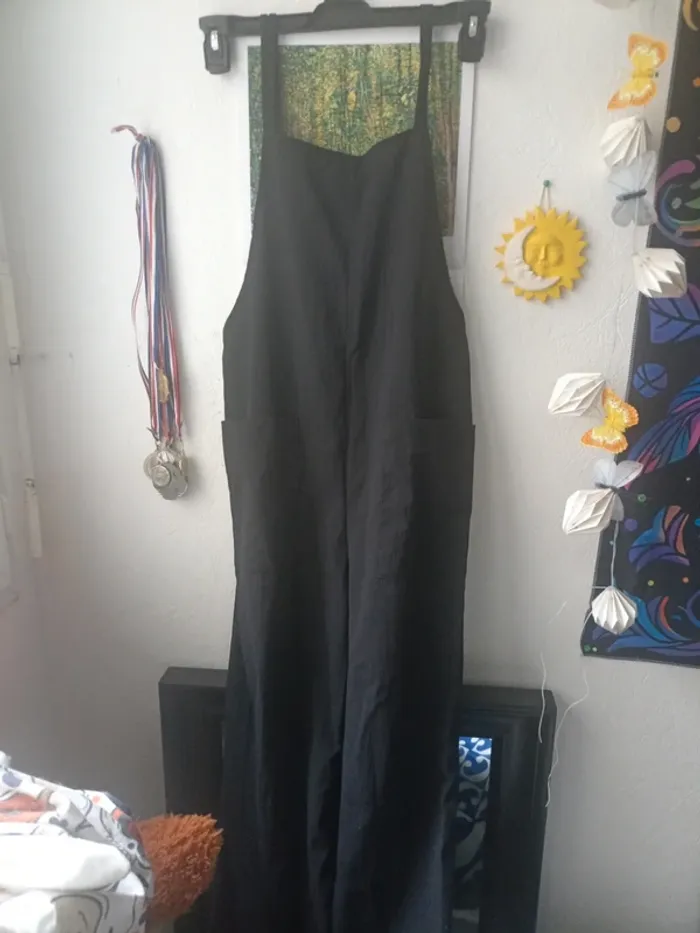 combinaison noire à bretelles