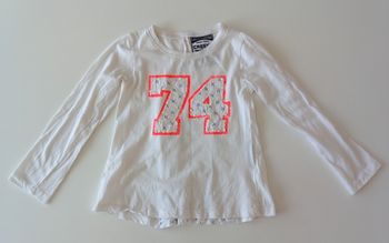 Tee-shirt style pompon girl