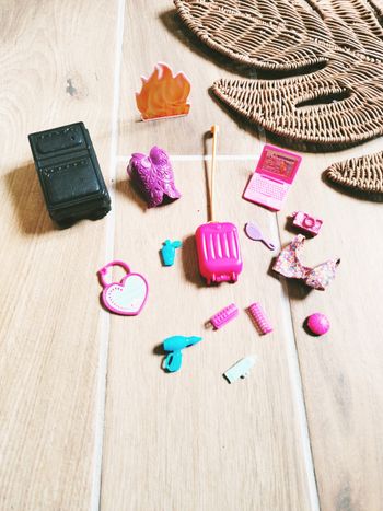 💕Lot de divers accessoires de voyage pour poupées Barbie marque Mattel