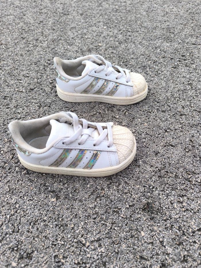 Basket adidas enfant taille 22 en bon état - photo numéro 4