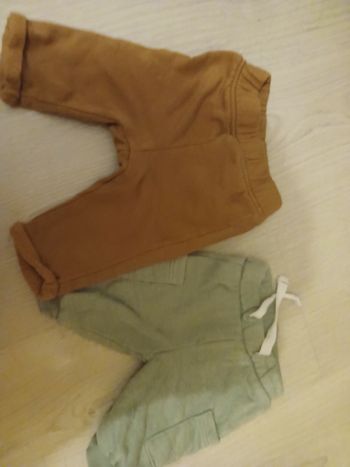 Lot de 2 jogging taille 1 mois kiabi bon état