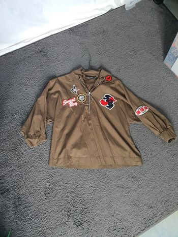 Haut kaki à ecusson zara