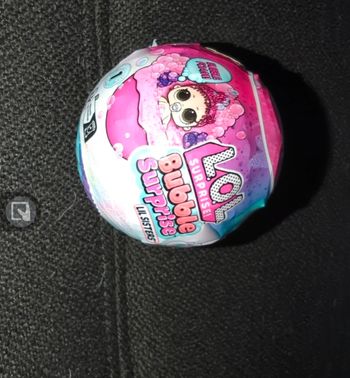 Bubble surprise Lil sisters L.O.L. Surprise