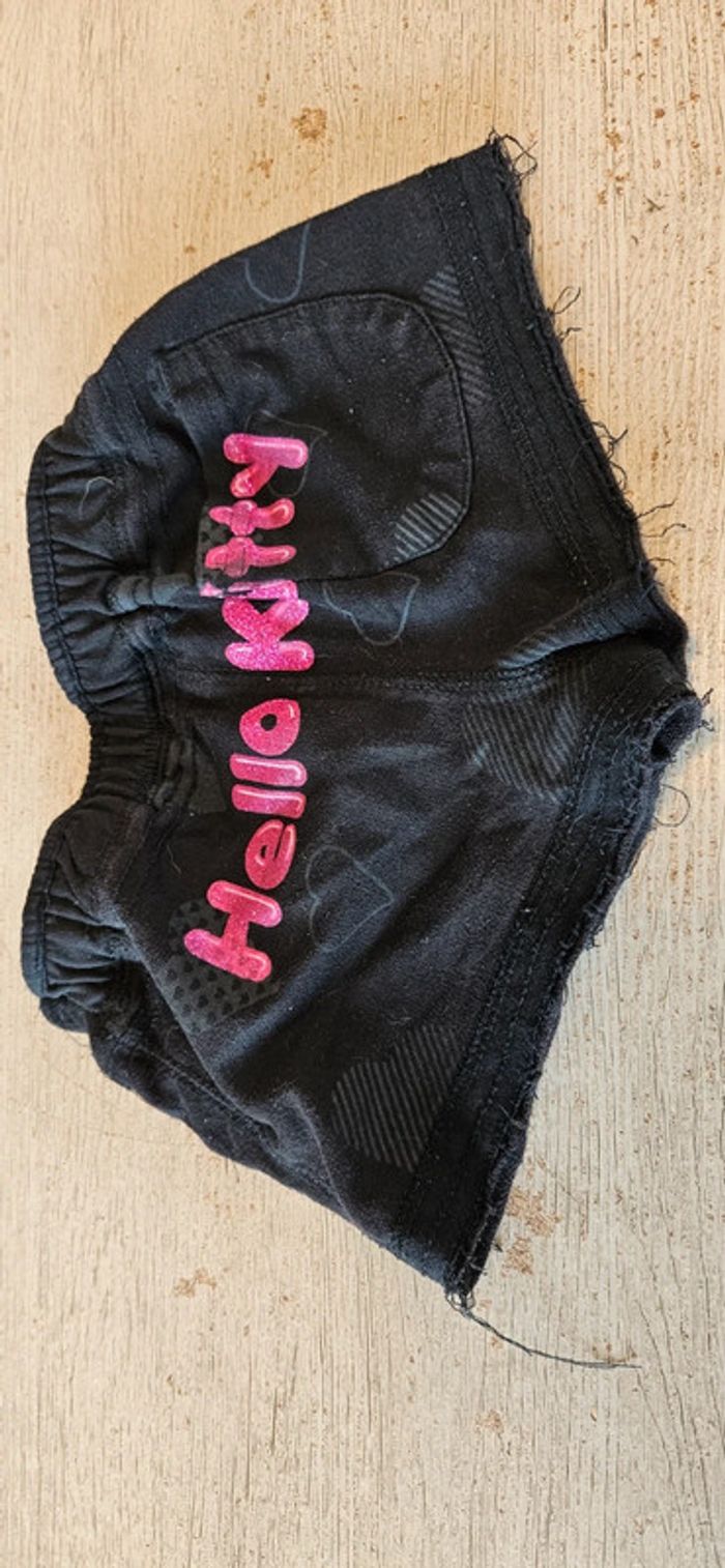 Short fille noir, Hello Kitty, en excellent état, convient pour du 6 à 8 ans - photo numéro 6