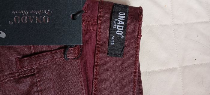 Pantalon neuf valeur 18 euros je les vends 10 euros le pantalon puzzle harry Potter jamais utilisé 5 euros le jeu la course a l héritage neuf jamais ouvert 20 euros - photo numéro 3