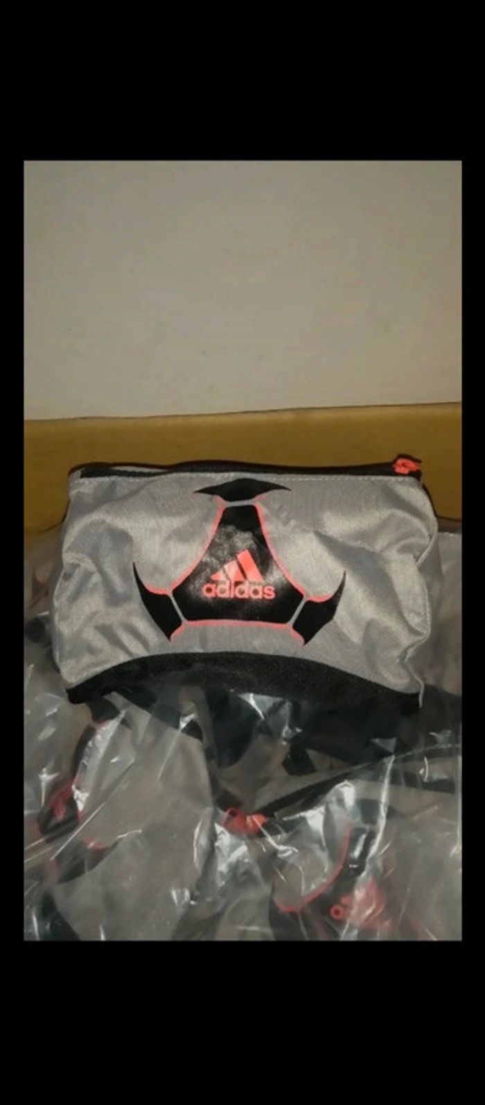 Lot de 100 trousse adidas sous licence