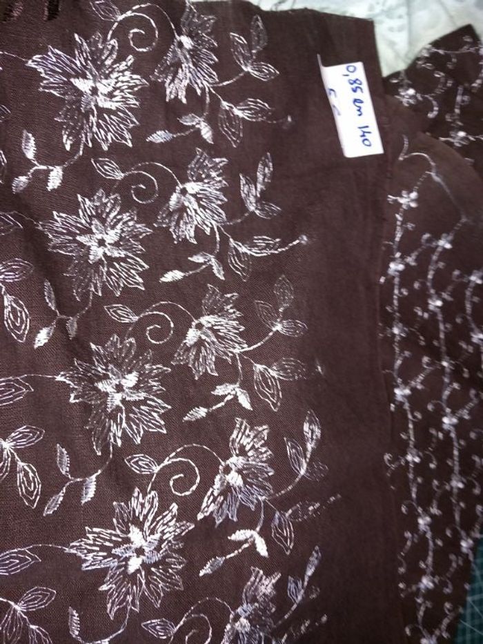 coupon de lin brodé