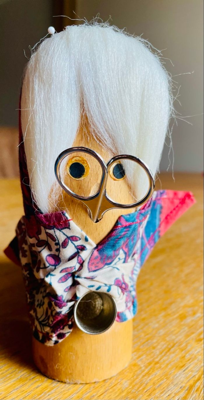 Porte-epingles, dé, ciseaux humoristique