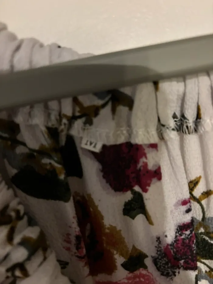 Combishort blanc à fleurs épaules dénudées – Taille M - photo numéro 4