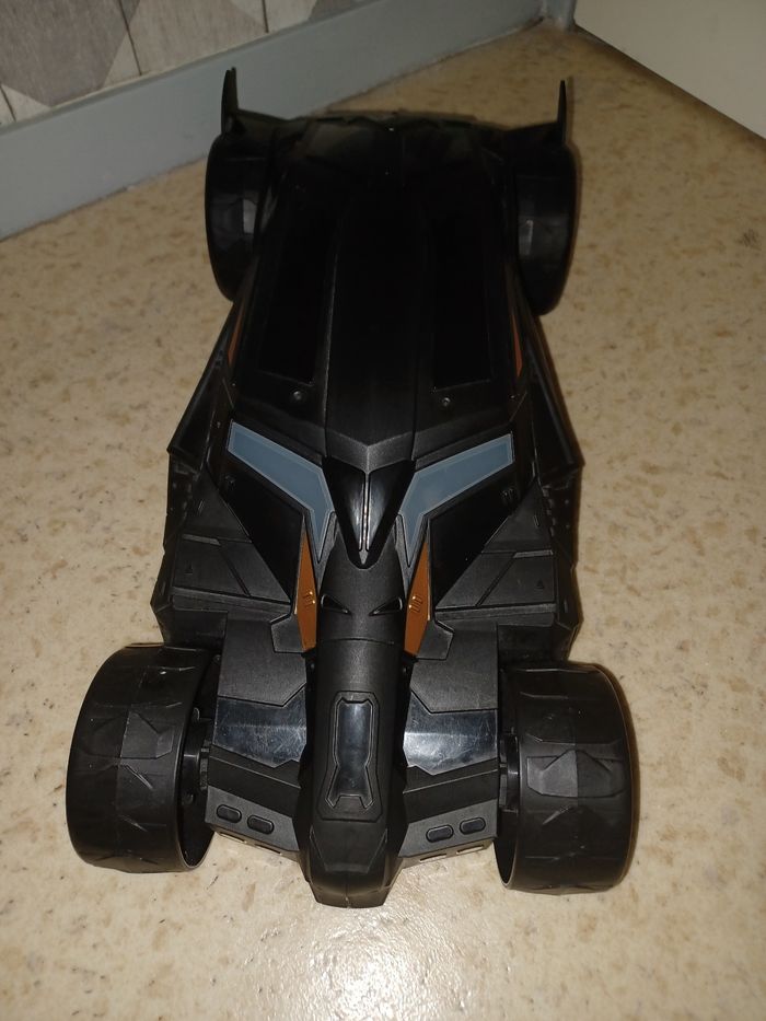 Voiture et figurine batman - photo numéro 6