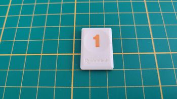 Tuile chiffre 1 un orange jeu de société Rummikub Le rami des chiffres jeu de voyage Hasbro #C68