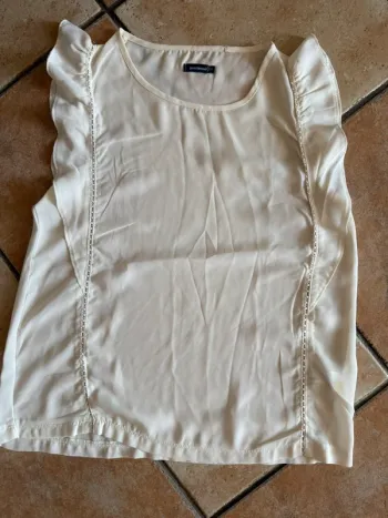 Top voile crème avec volant épaules taille 36 in extenso