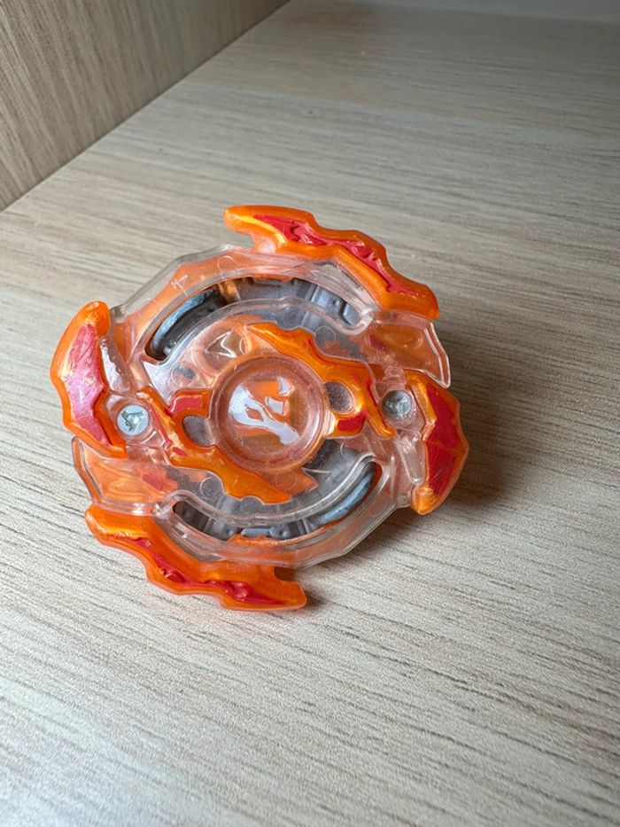 Toupie beyblade roktavor
