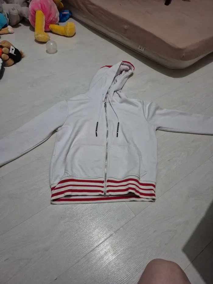 Sweat à capuche blanc / rouge